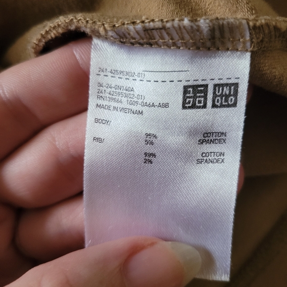 🖤Uniqlo Tee - Picture 3 of 8